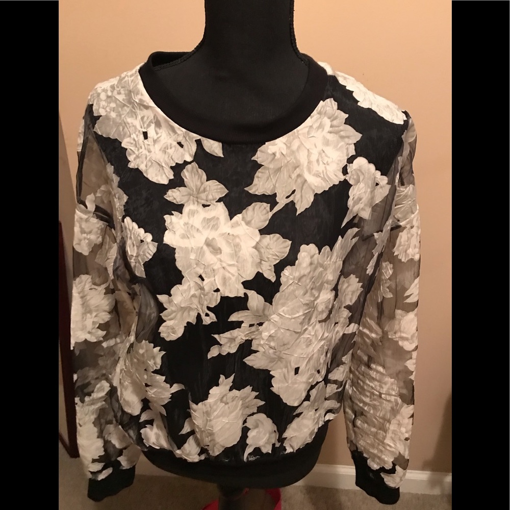 Tildon black & white burnout design pullover
